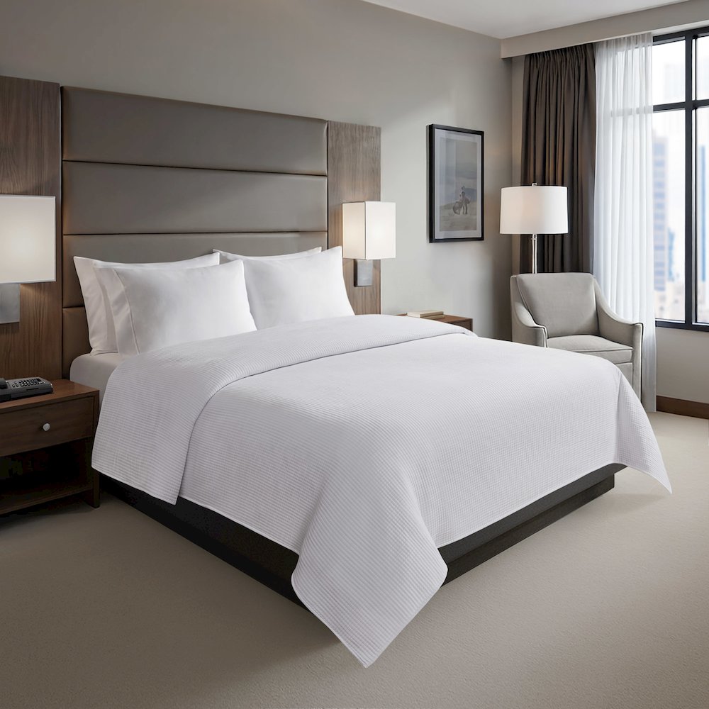 Matelasse Luxury Coverlet. Picture 1