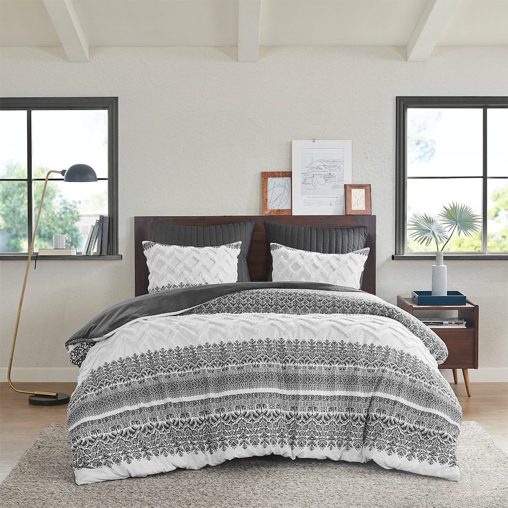 3 Piece Cotton Duvet Cover Set with Chenille Tufting. Picture 1