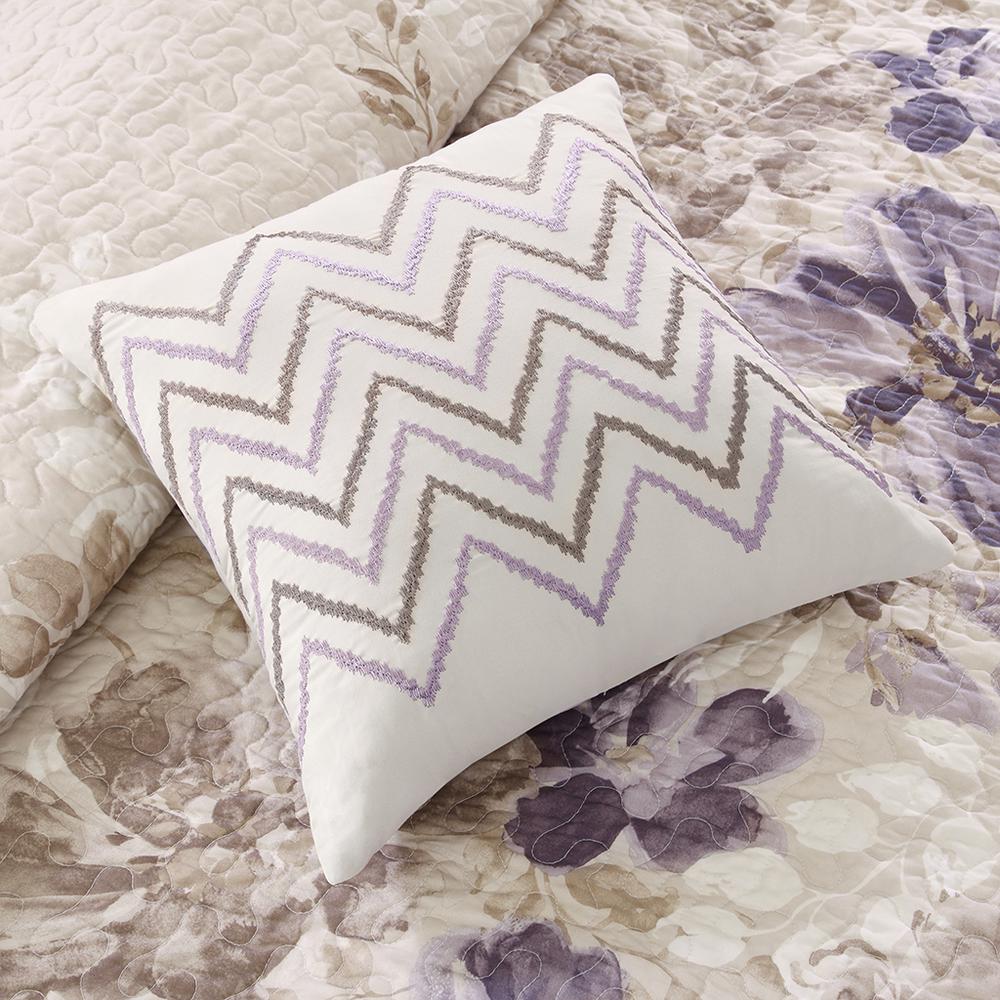 6 Piece Printed Quilt Set with Throw Pillows. Picture 4