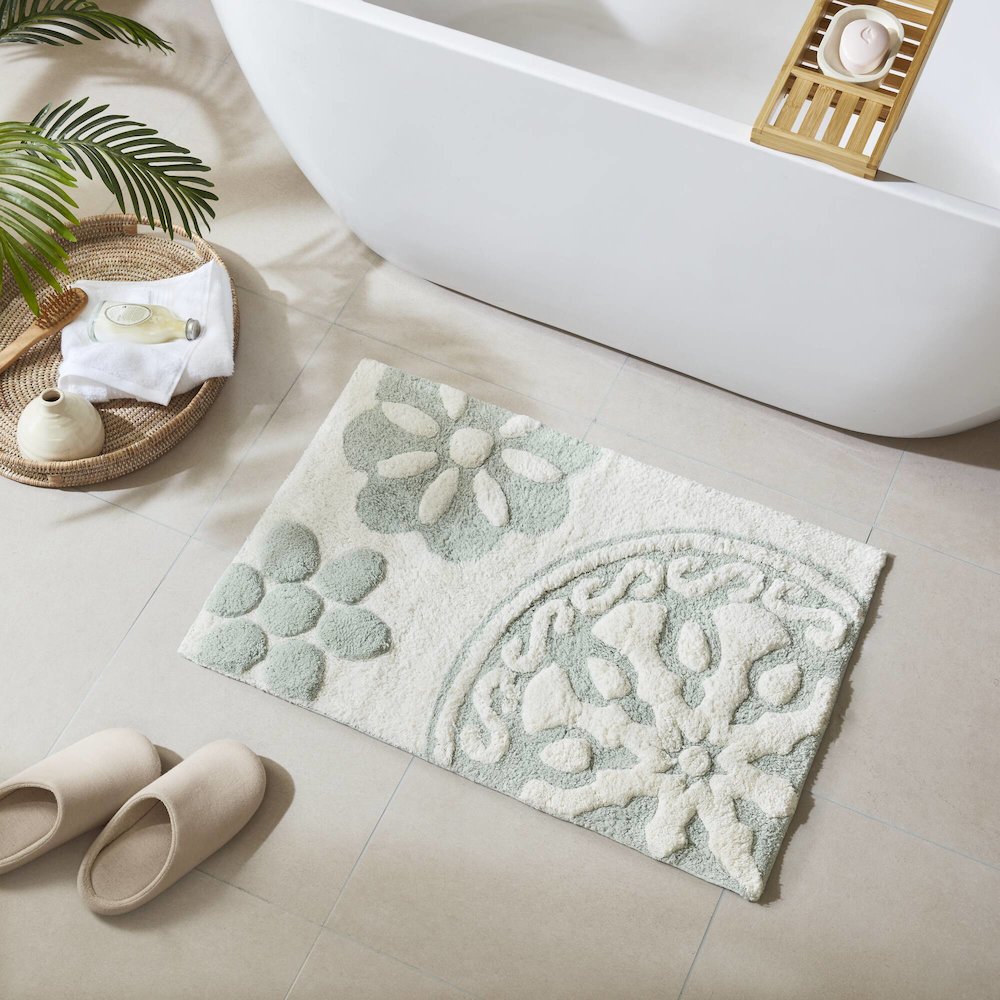 Casablanca Medallion Cotton Tufted Bath Rug. Picture 1