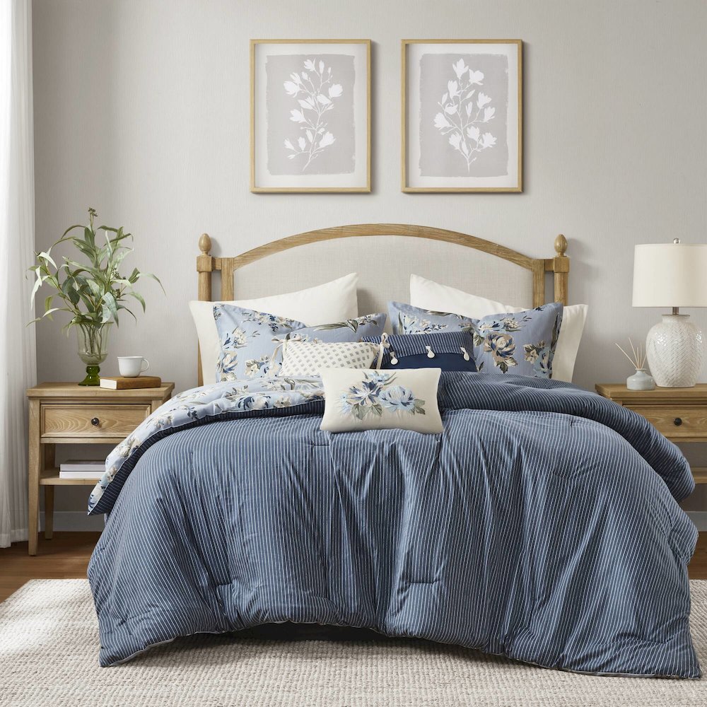 Salara 7 Piece Vintage Floral Comforter Set, Blue color. Picture 3
