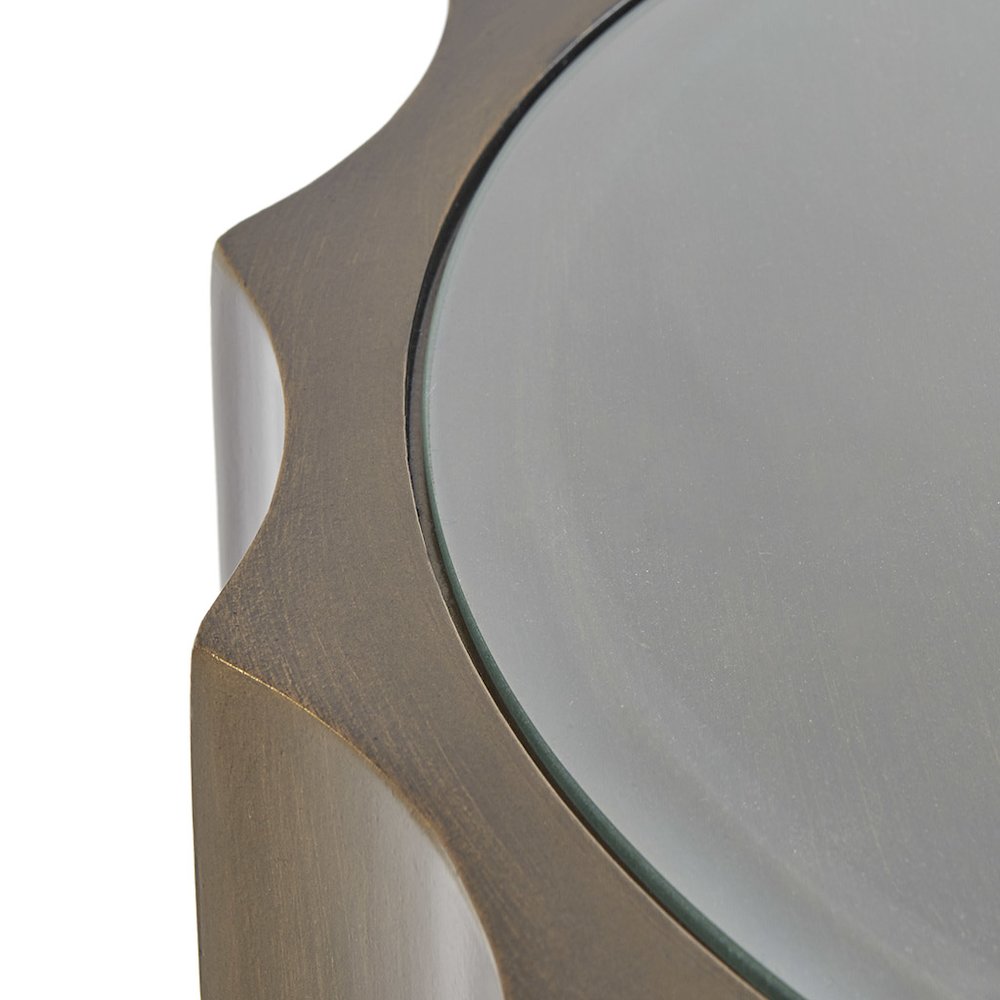 Accent Table. Picture 3