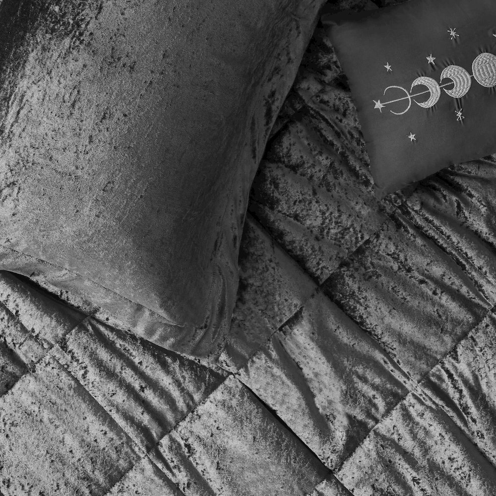 Velvet Duvet Cover Set with Throw Pillow. Picture 5