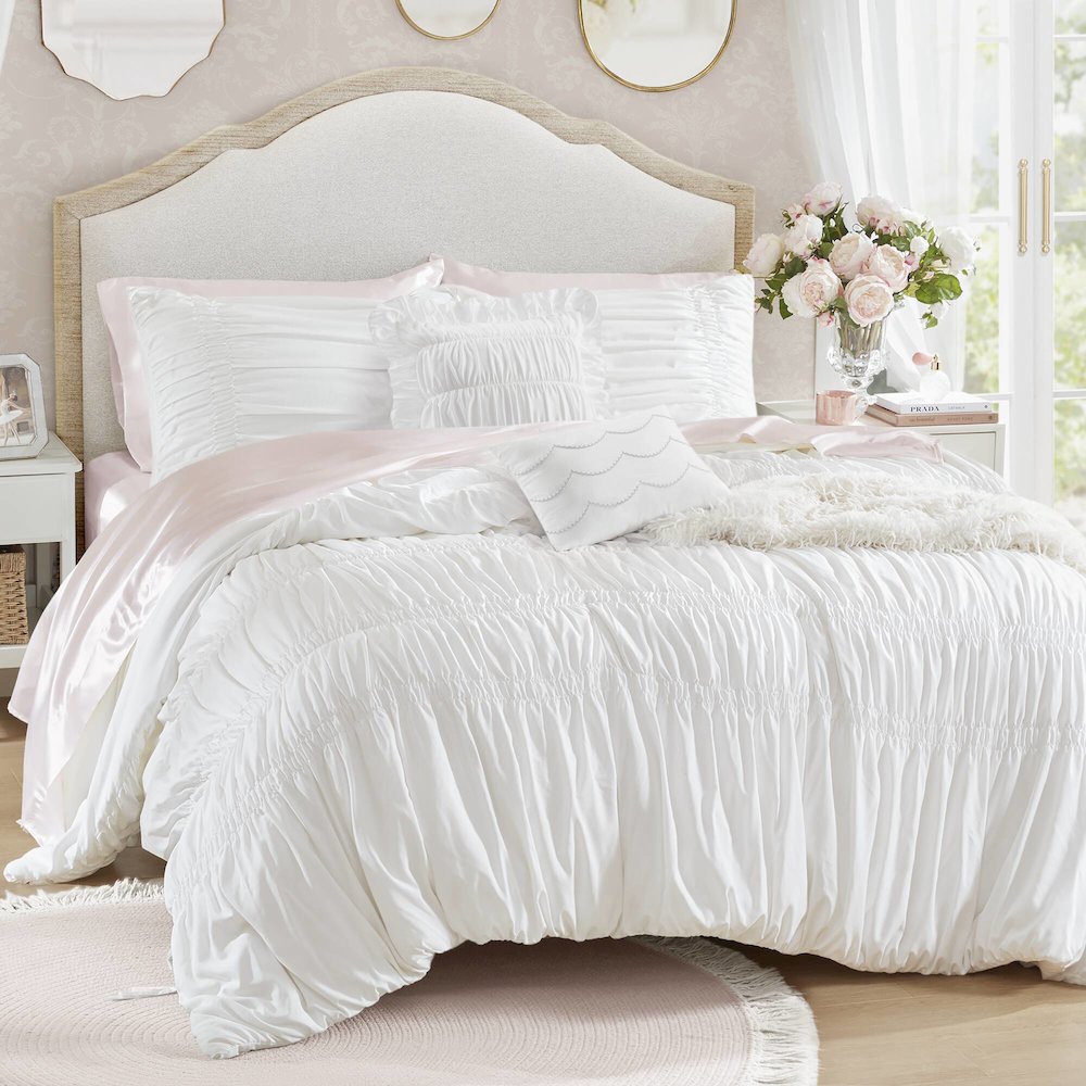Ella Comforter Set. Picture 2