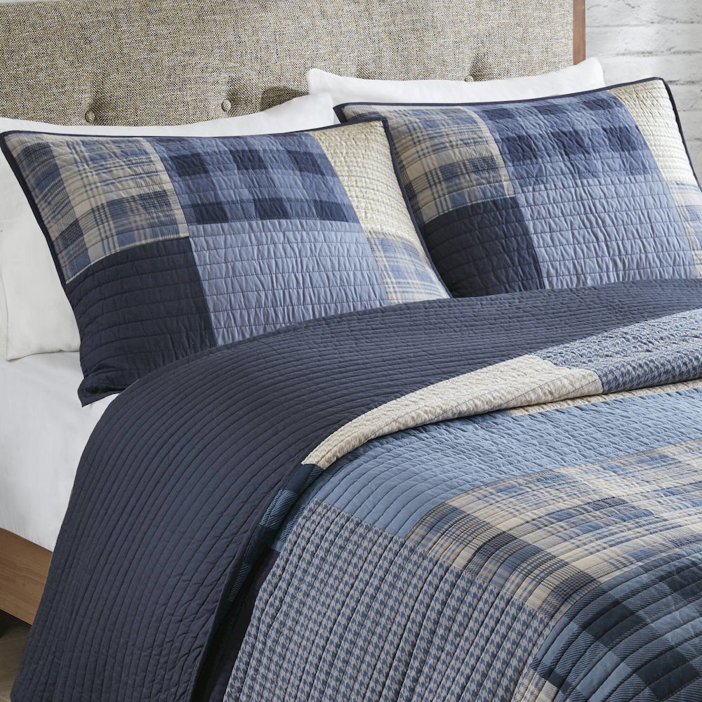Winter Hills Oversized Cotton Quilt Set. Picture 3