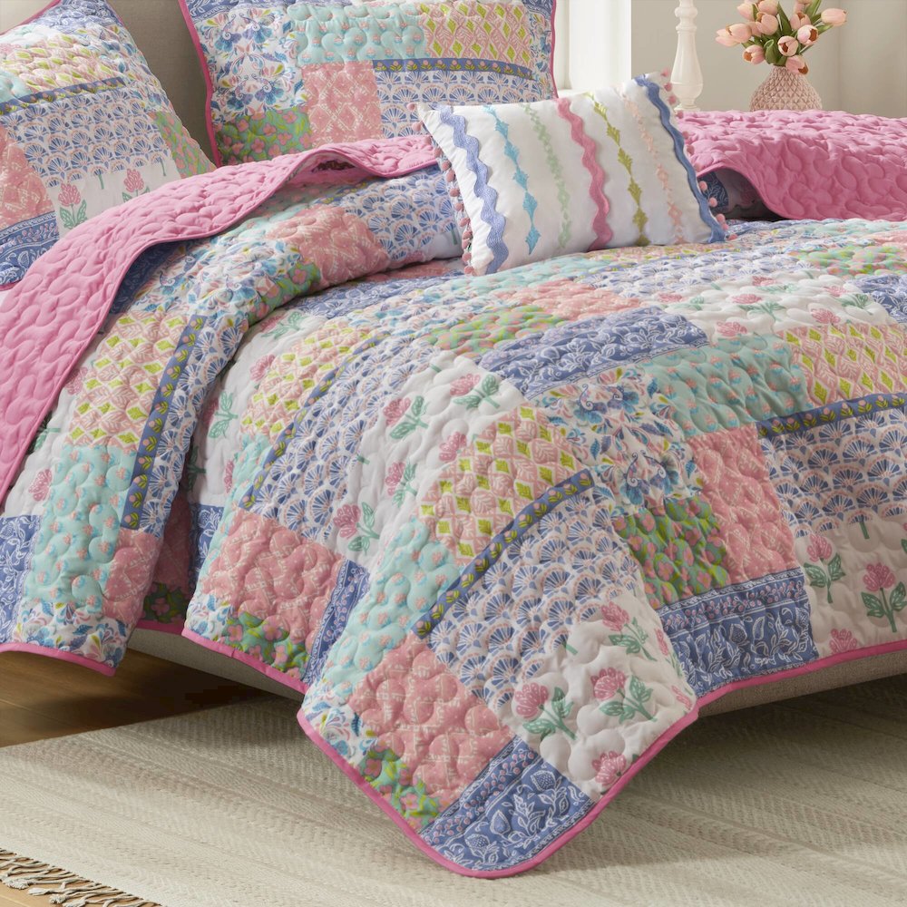 Nellie 4pcs Quilt Set, Pink color. Picture 5