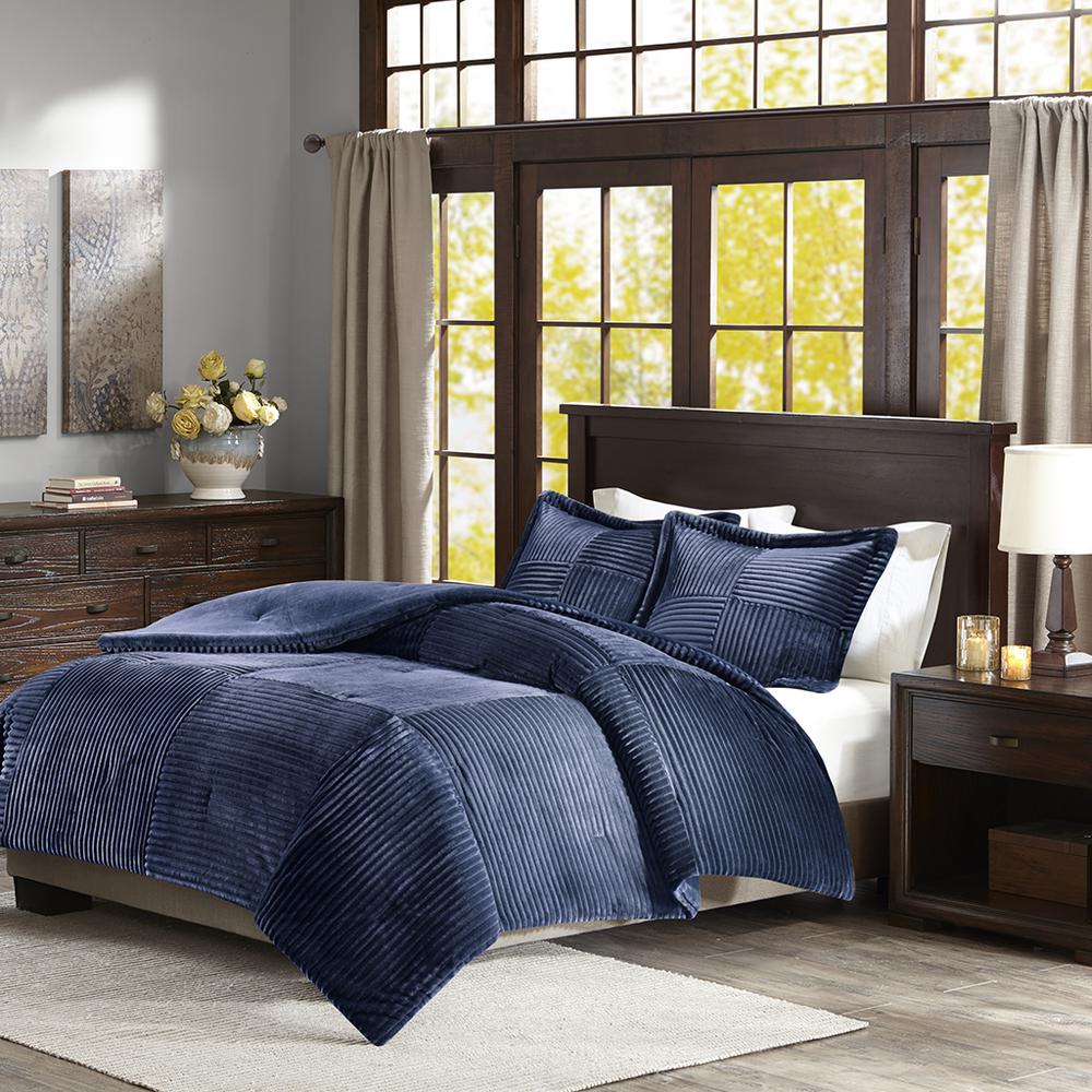 Plush Down Alternative Comforter Set. Picture 1
