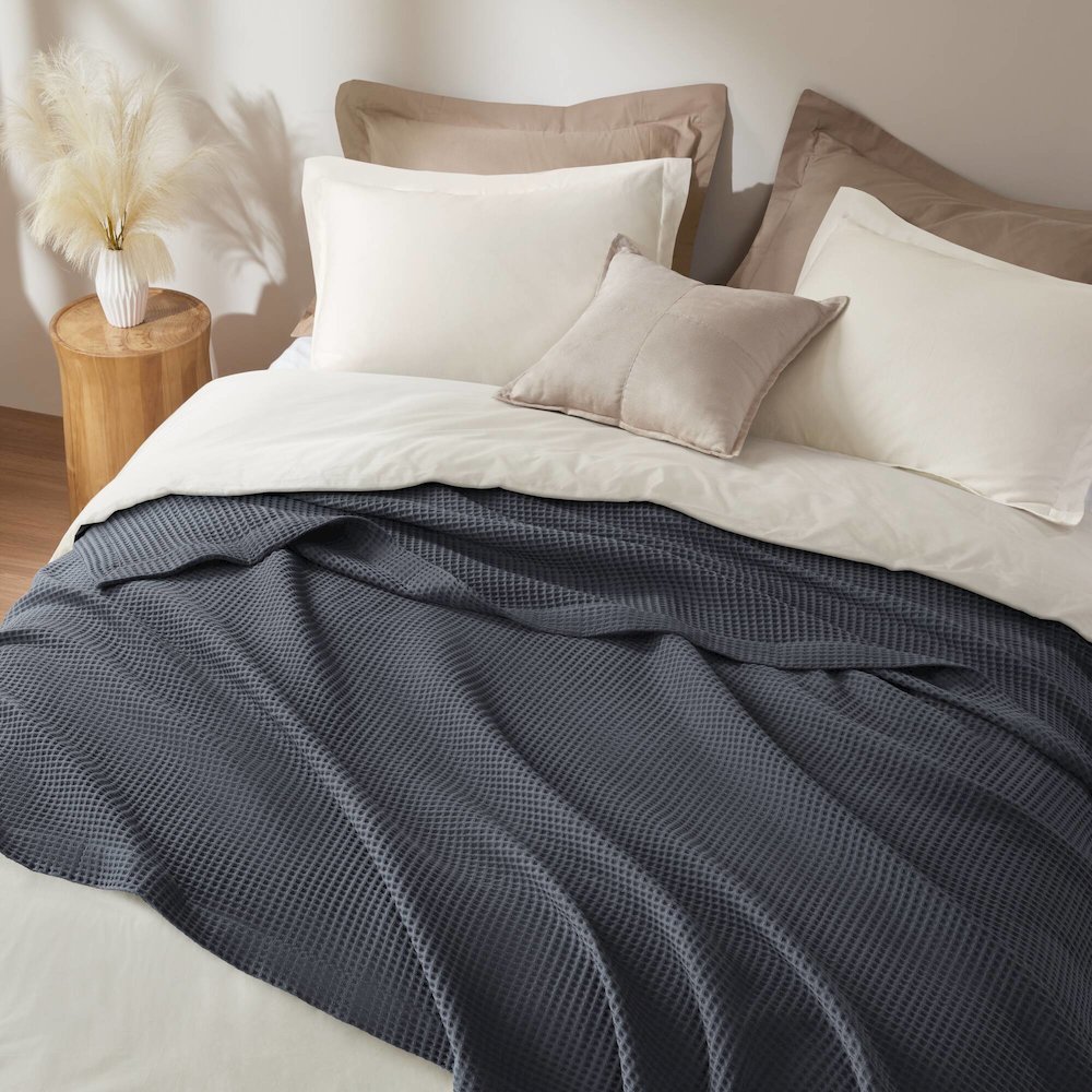 Waffle Weave Cotton Blanket, Dark Grey color. Picture 4