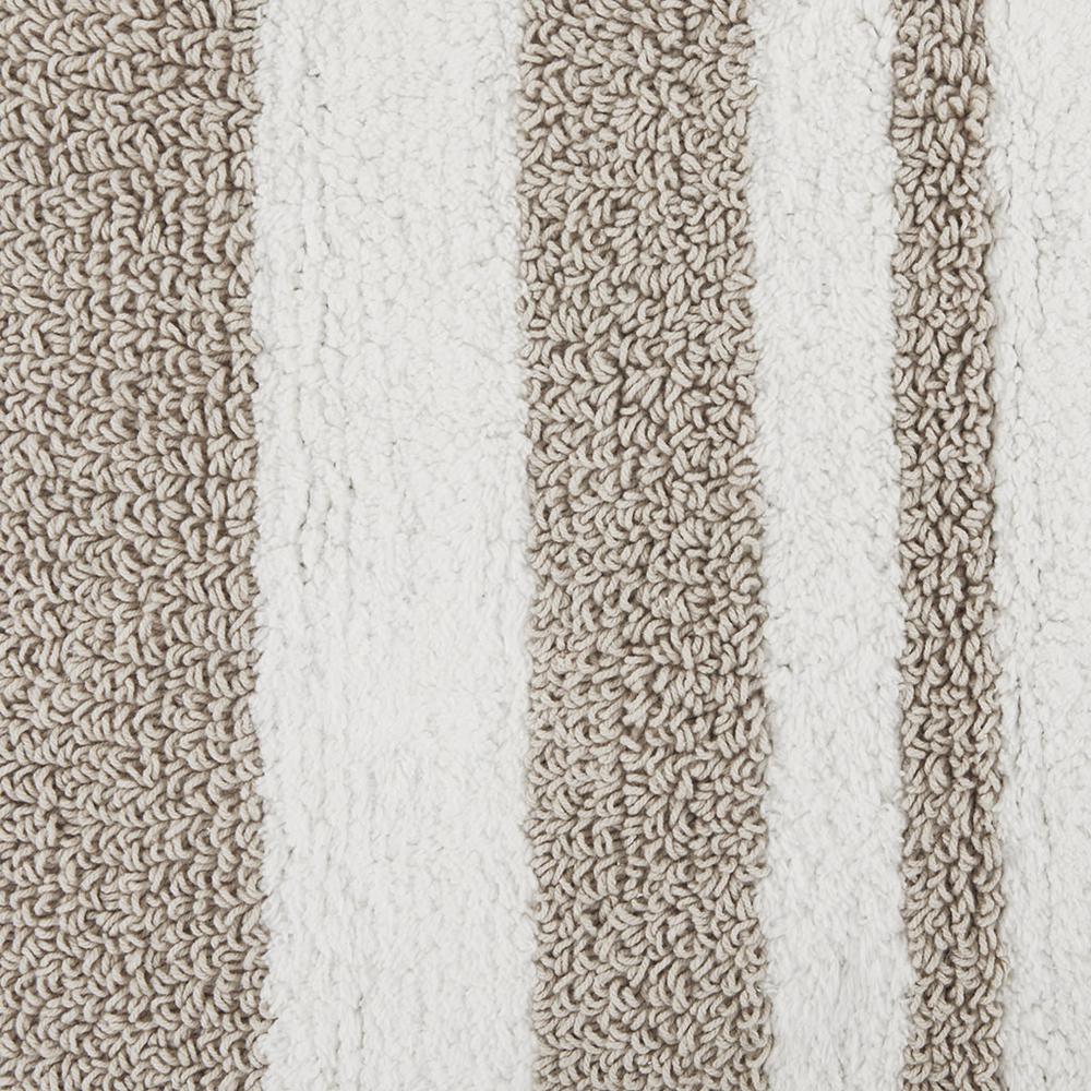 Reversible Bath Rug. Picture 1