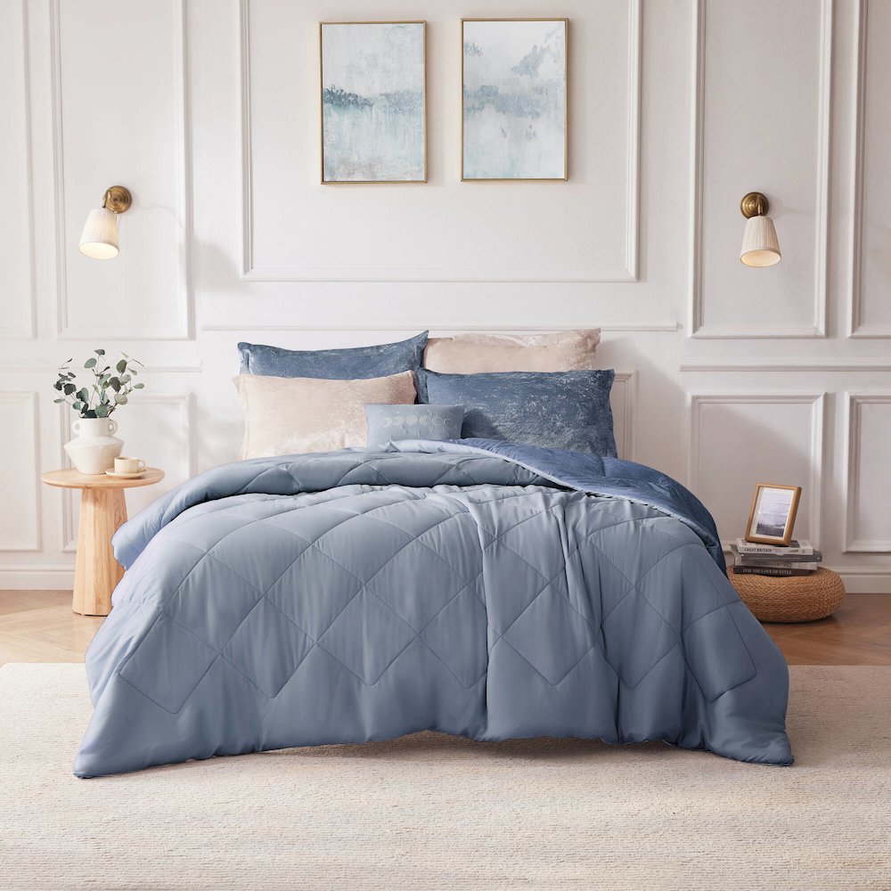 Velvet Duvet Cover Set with Throw Pillow. Picture 3