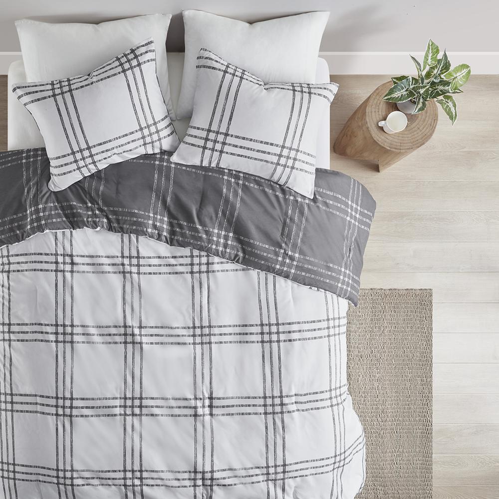 Plaid Reversible Comforter Set. Picture 1