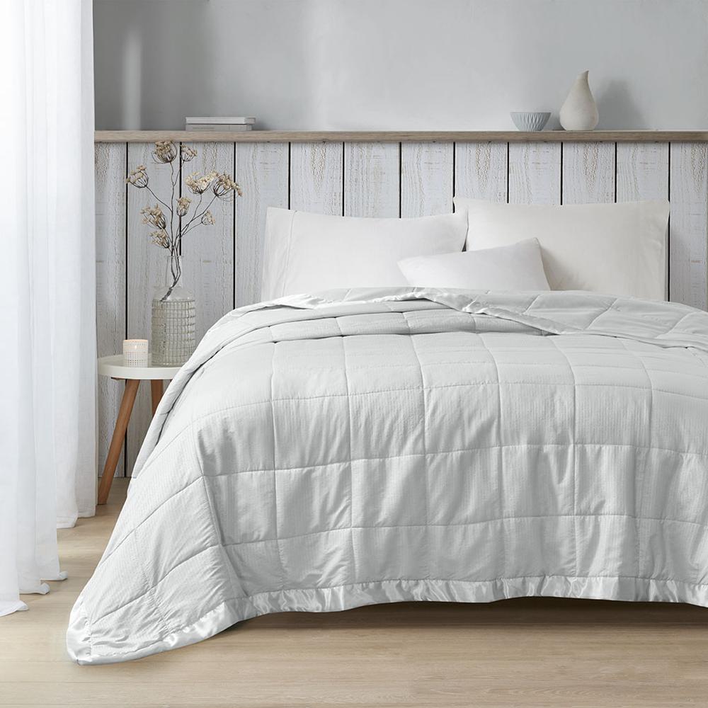 Oversized Down Alternative Blanket with Satin Trim. Picture 1
