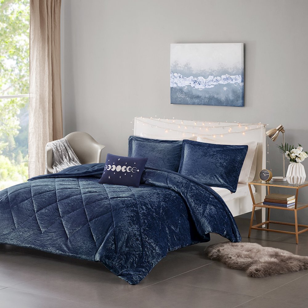 Velvet Comforter Set with Throw Pillow. Picture 1