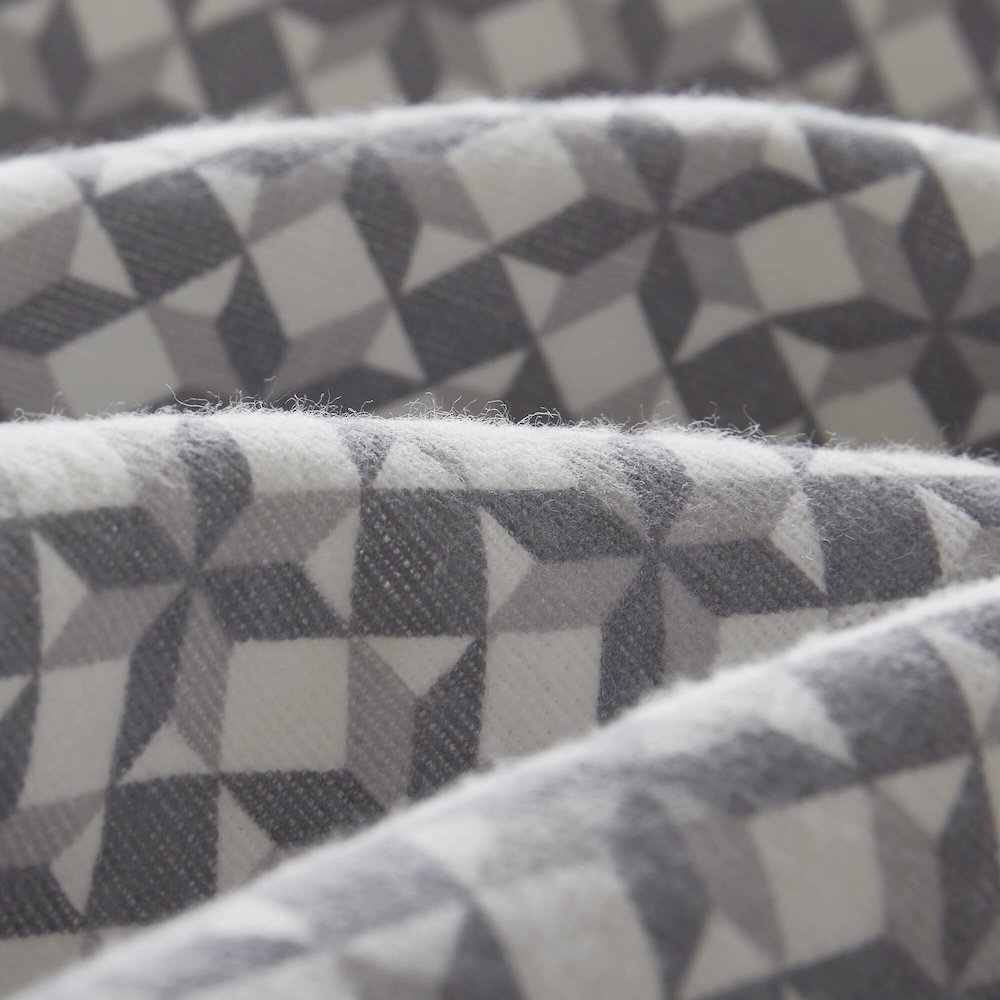 Cozy Flannel 100% Cotton Flannel Printed Sheet Set, Snowflake color. Picture 5