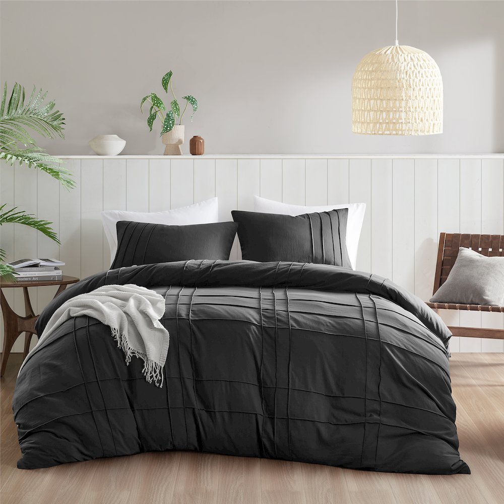 Porter Soft Washed Pleated Duvet Cover Set, Black color. Picture 1