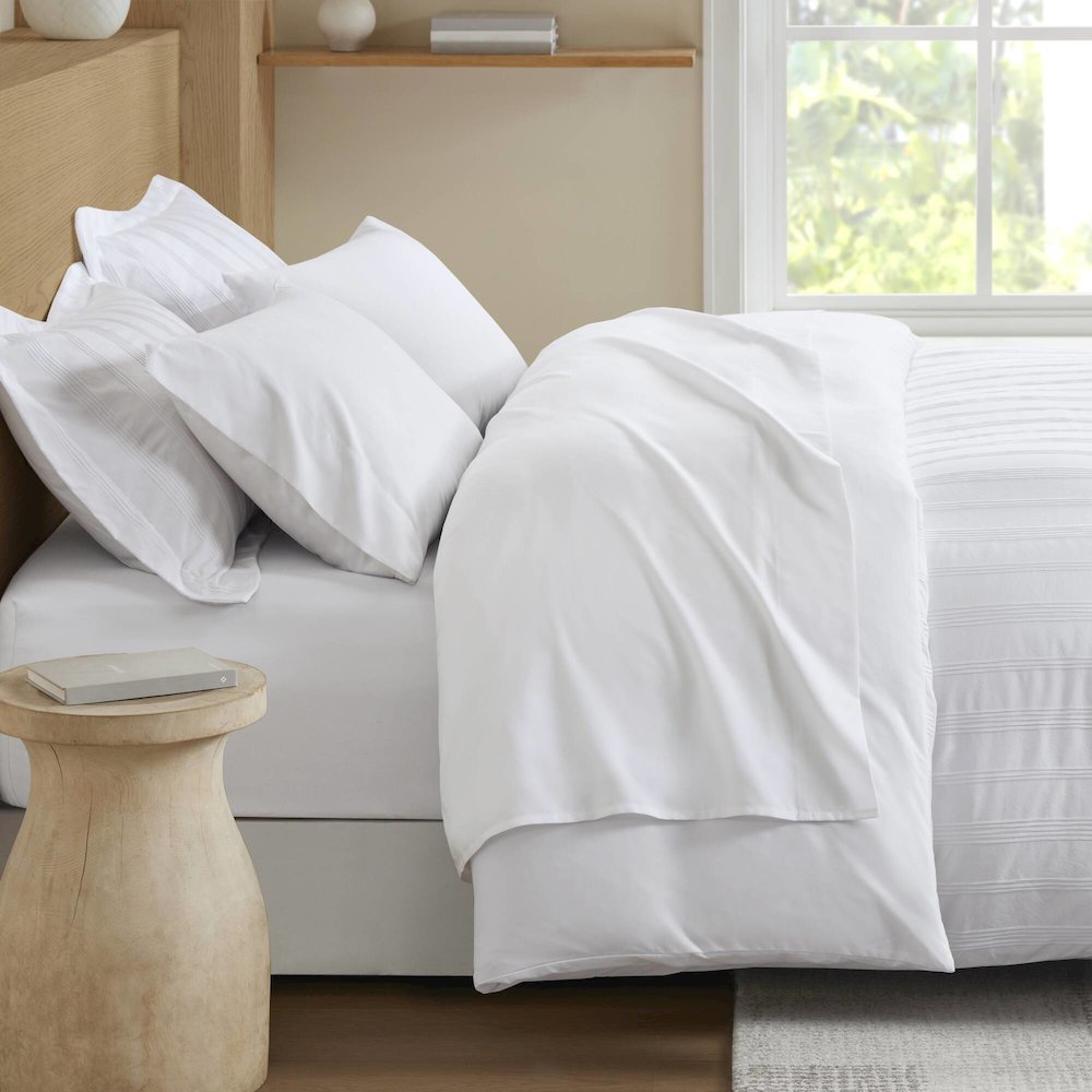 Logan Woven Striped Duvet Set, White color. Picture 3