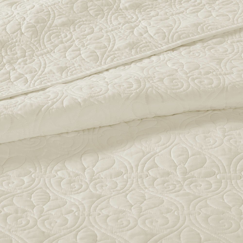 Quebec 3 Piece Reversible Quilt Set, Cream color. Picture 4