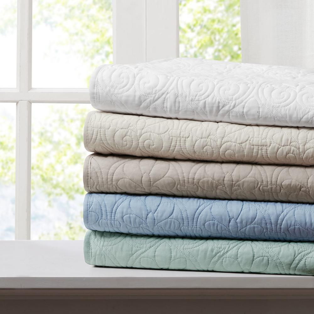 Quebec Oversized Quilted Throw, White color. Picture 2