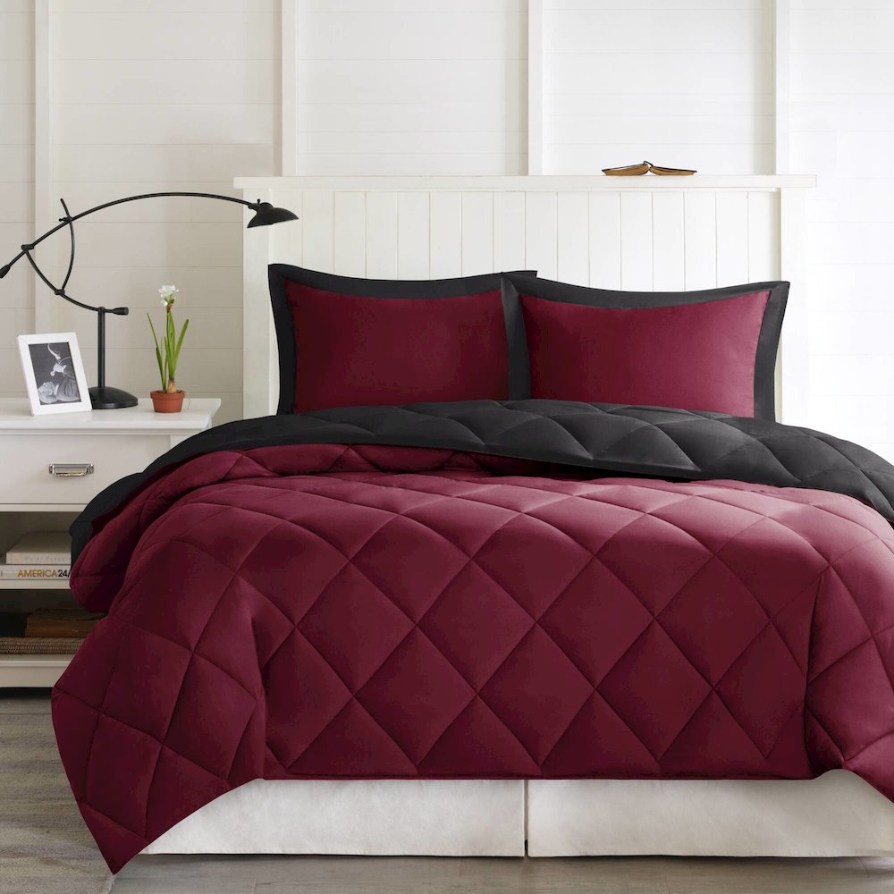 3M Scotchgard Diamond Quilting Reversible Down Alternative Comforter Set. Picture 1