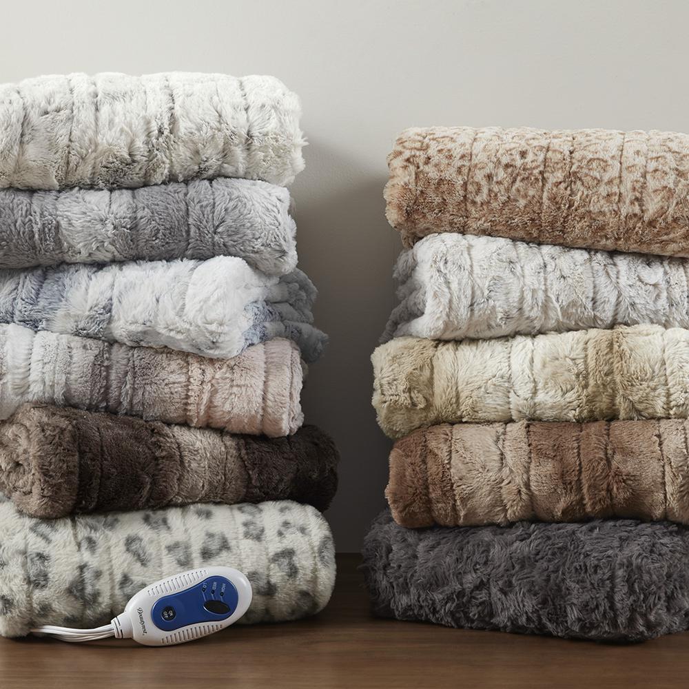 Oversized Faux Fur Heated Throw. Picture 1