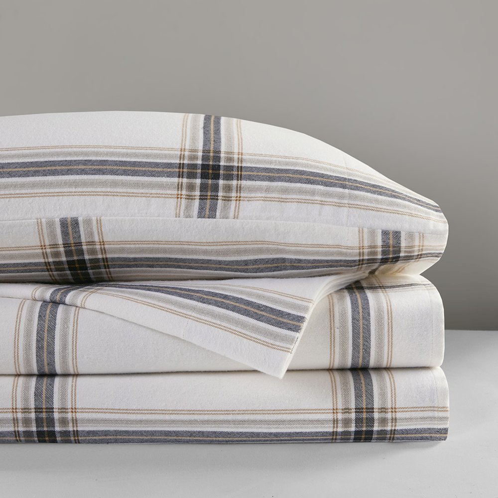 Cotton Flannel Sheet Set in Tan Plaid. Picture 4