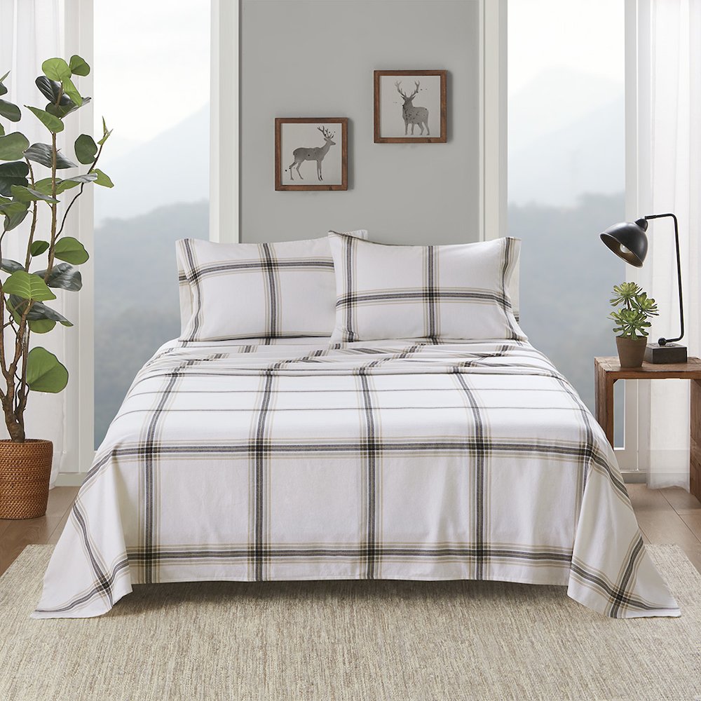 Cotton Flannel Sheet Set in Tan Plaid. Picture 1