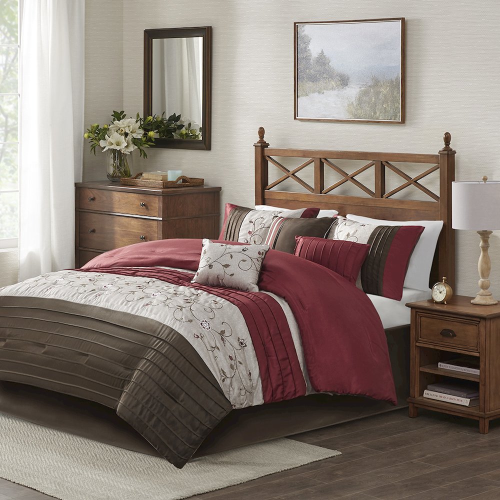 Embroidered 7 Piece Comforter Set. Picture 4