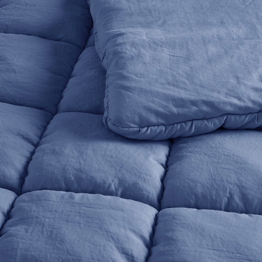 Dream Puff Down Alternative Comforter Set in Navy Color. Picture 3