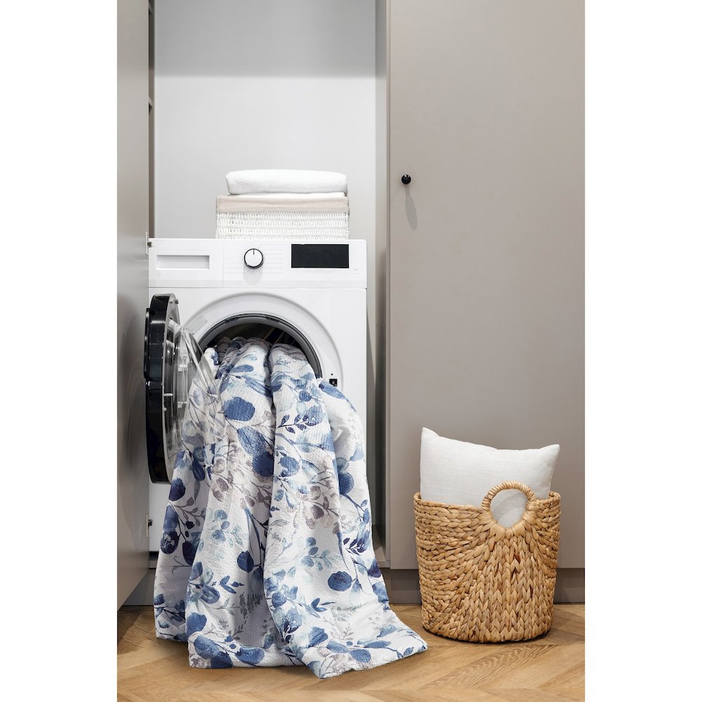 Reversible Floral Botanical Seersucker Comforter Set. Picture 5