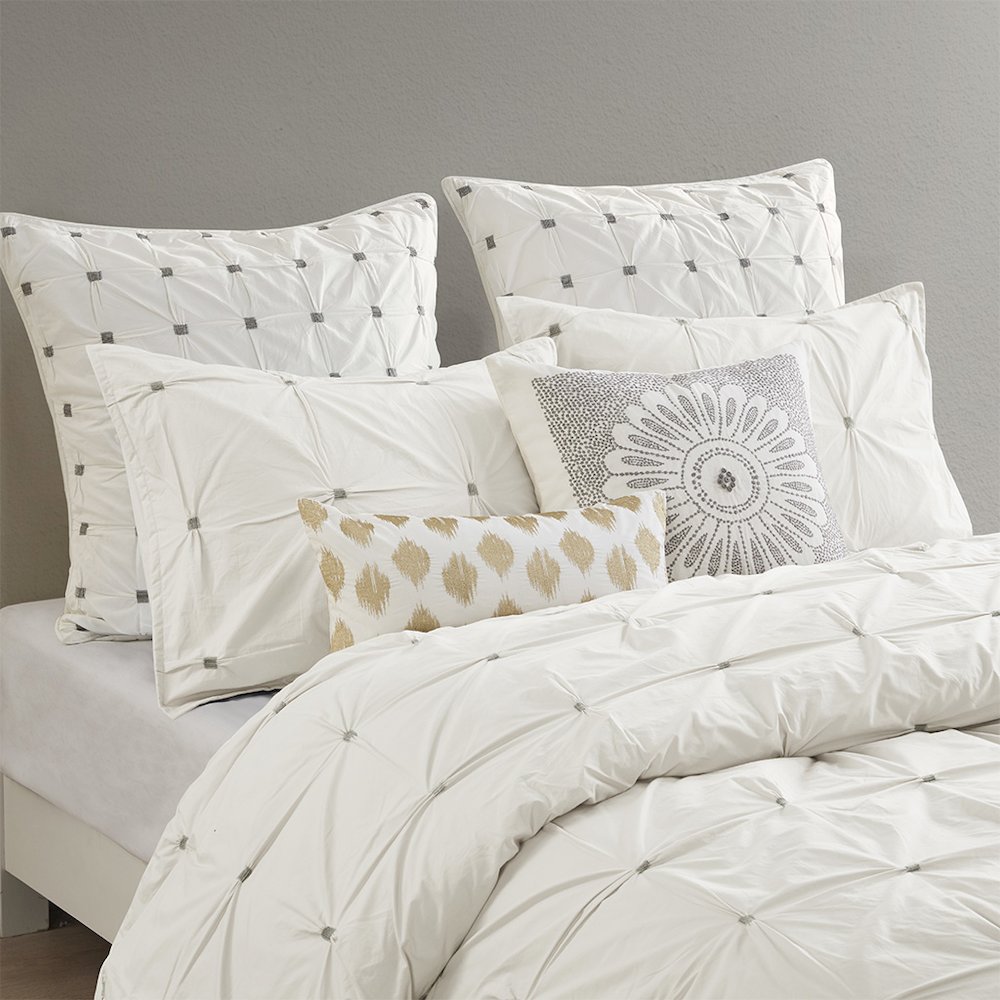 3 Piece Elastic Embroidered Cotton Duvet Cover Set. Picture 5