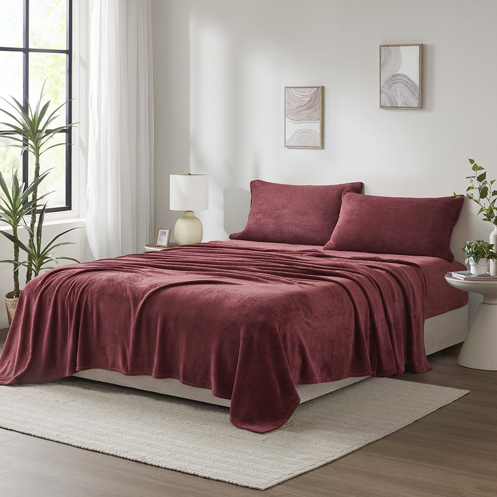 Soloft Plush Micro Plush Sheet Set in Burgundy. Picture 1