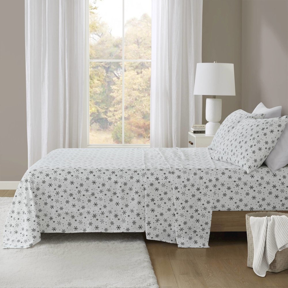Cozy Flannel 100% Cotton Flannel Printed Sheet Set, Black Snowflakes color. Picture 5