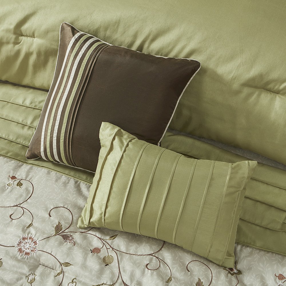 Embroidered 7 Piece Comforter Set. Picture 2