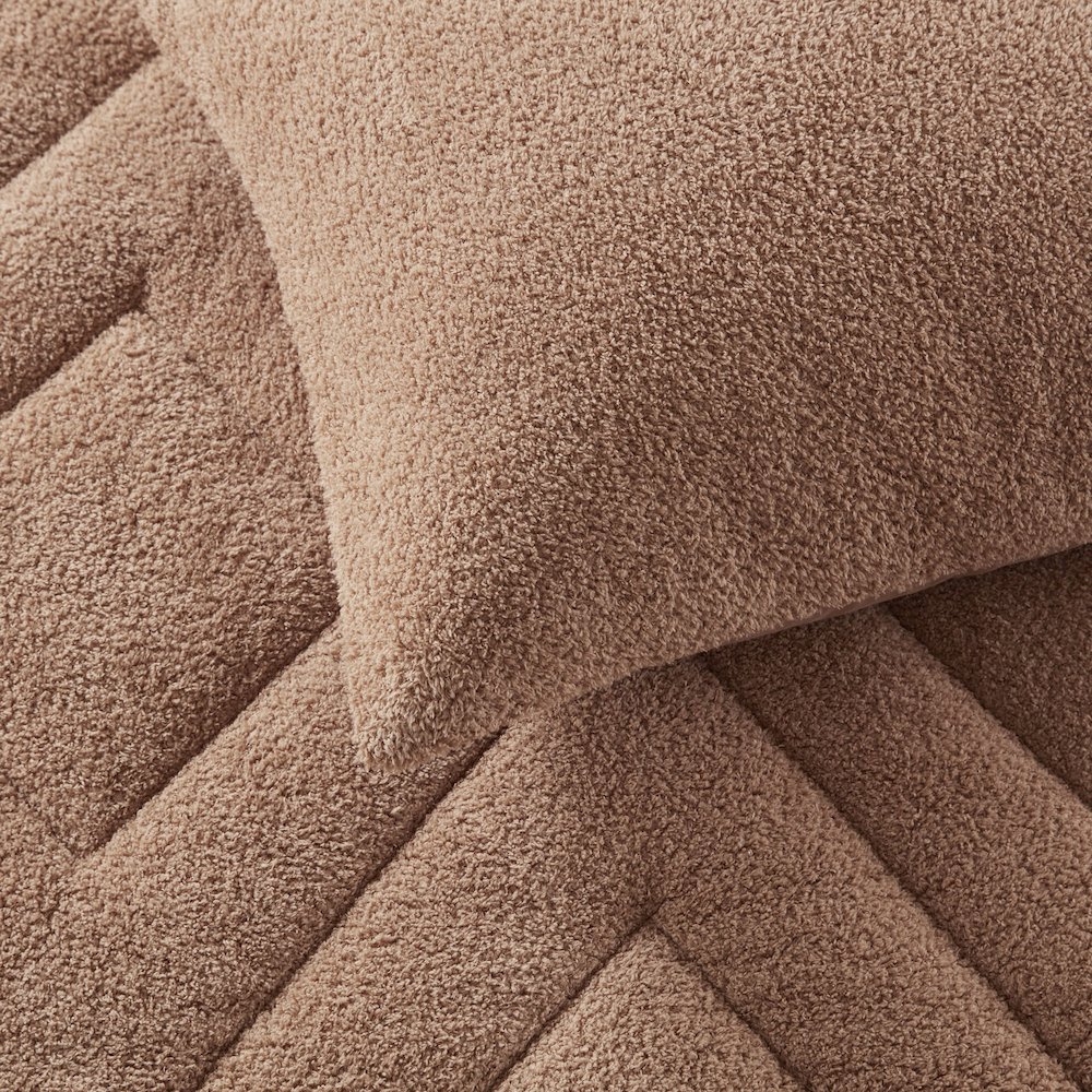Double Diamond Quilted Teddy Comforter Set. Picture 5