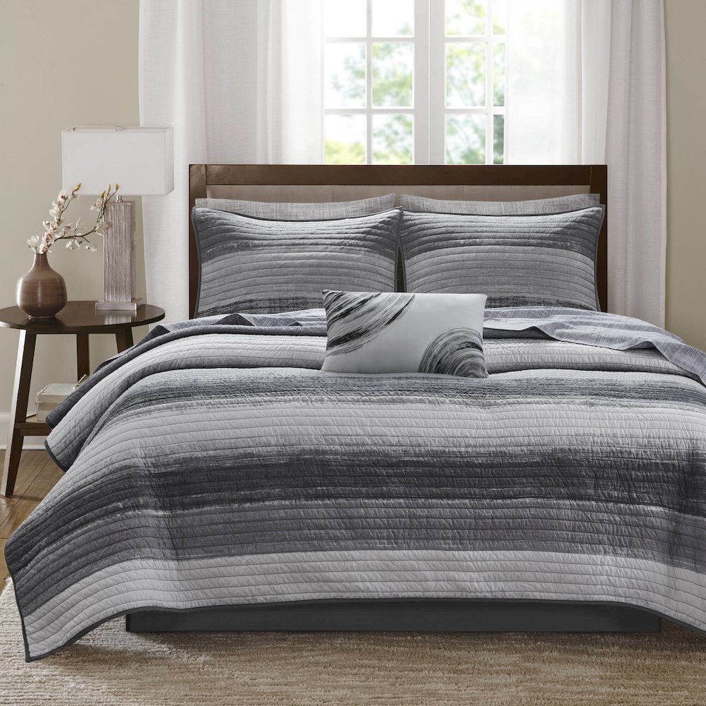 Saben 8 Piece Quilt Set with Cotton Bed Sheets, Black color. Picture 1
