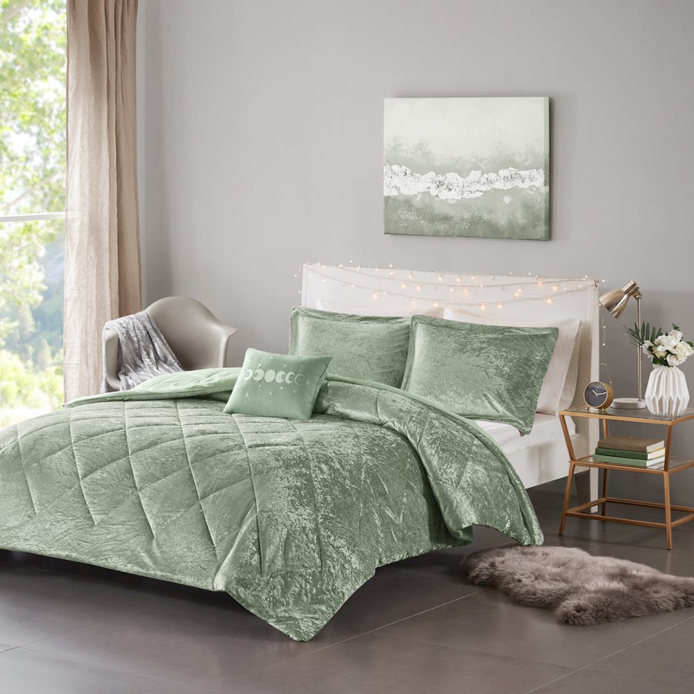 Felicia Velvet Comforter Set with Throw Pillow in Green Color. Picture 1