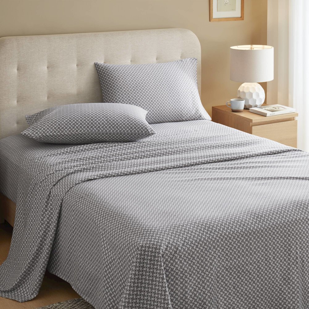 Cozy Flannel 100% Cotton Flannel Printed Sheet Set, Snowflake color. Picture 2