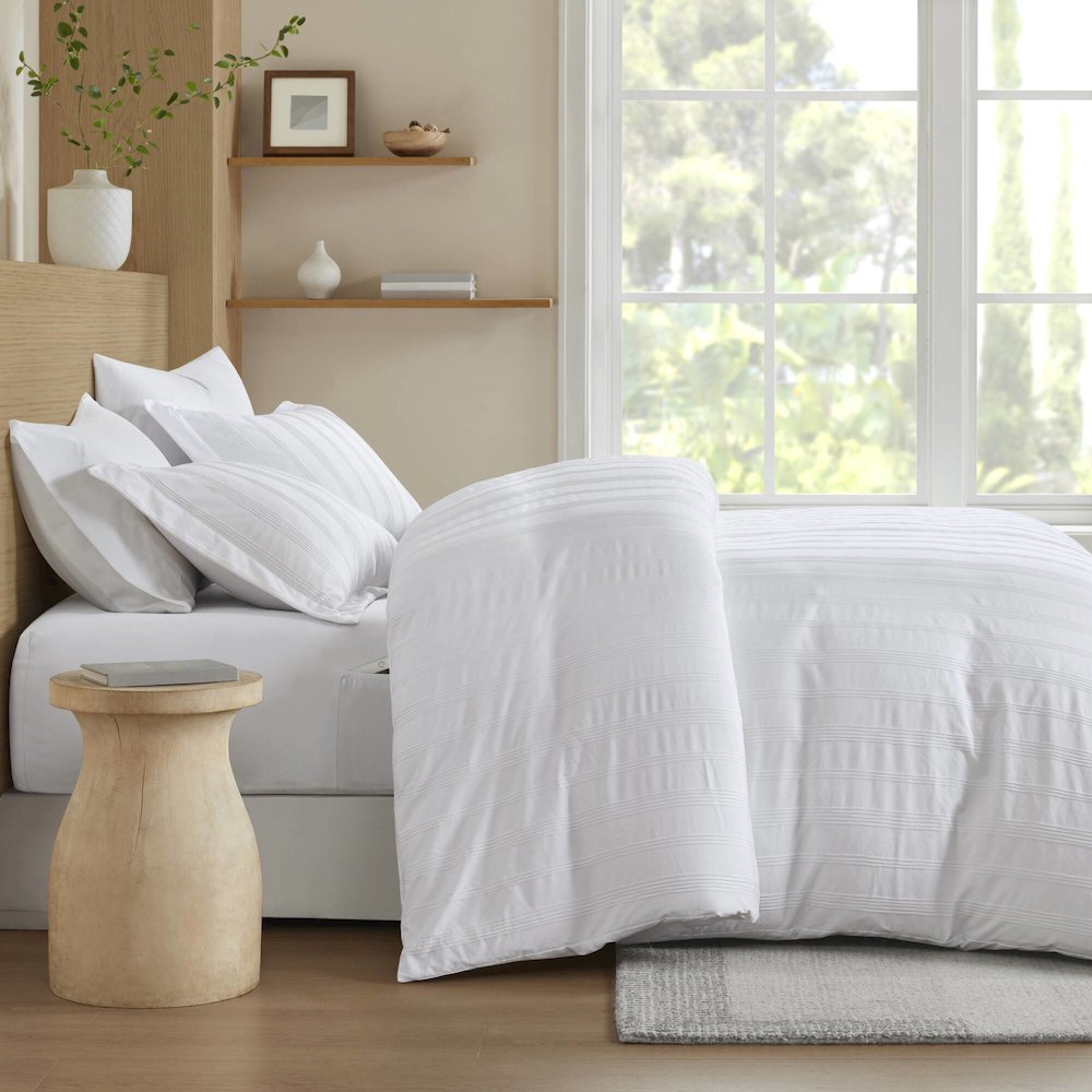 Logan Woven Striped Duvet Set, White color. Picture 2