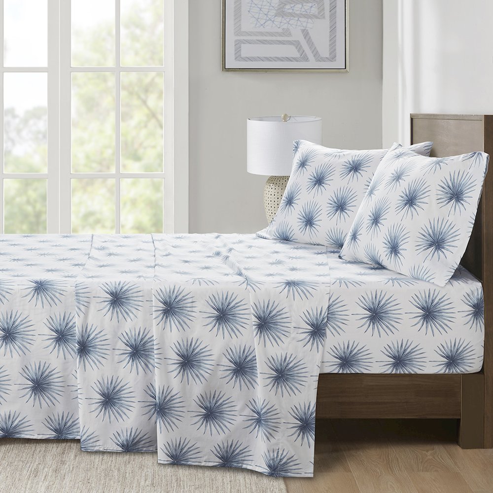 200 Thread Count Printed Cotton Sheet Set in Blue Palmetto Color. Picture 1