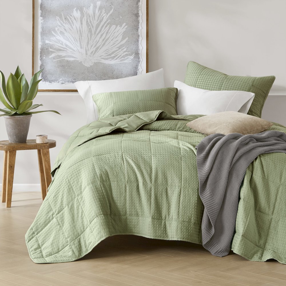 Mina Waffle Weave Textured Quilt Set, Green color. Picture 1