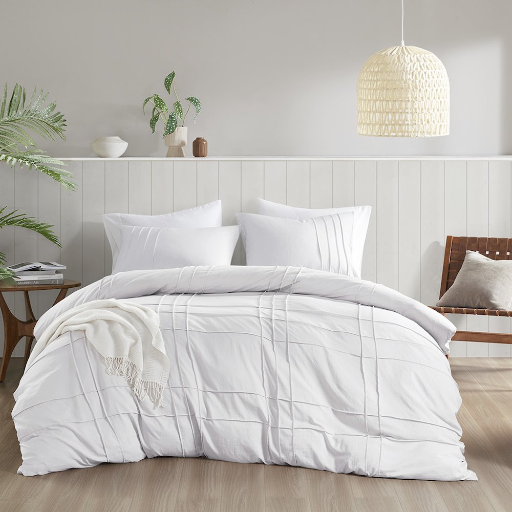 Porter Soft Washed Pleated Duvet Cover Set, White color. Picture 1