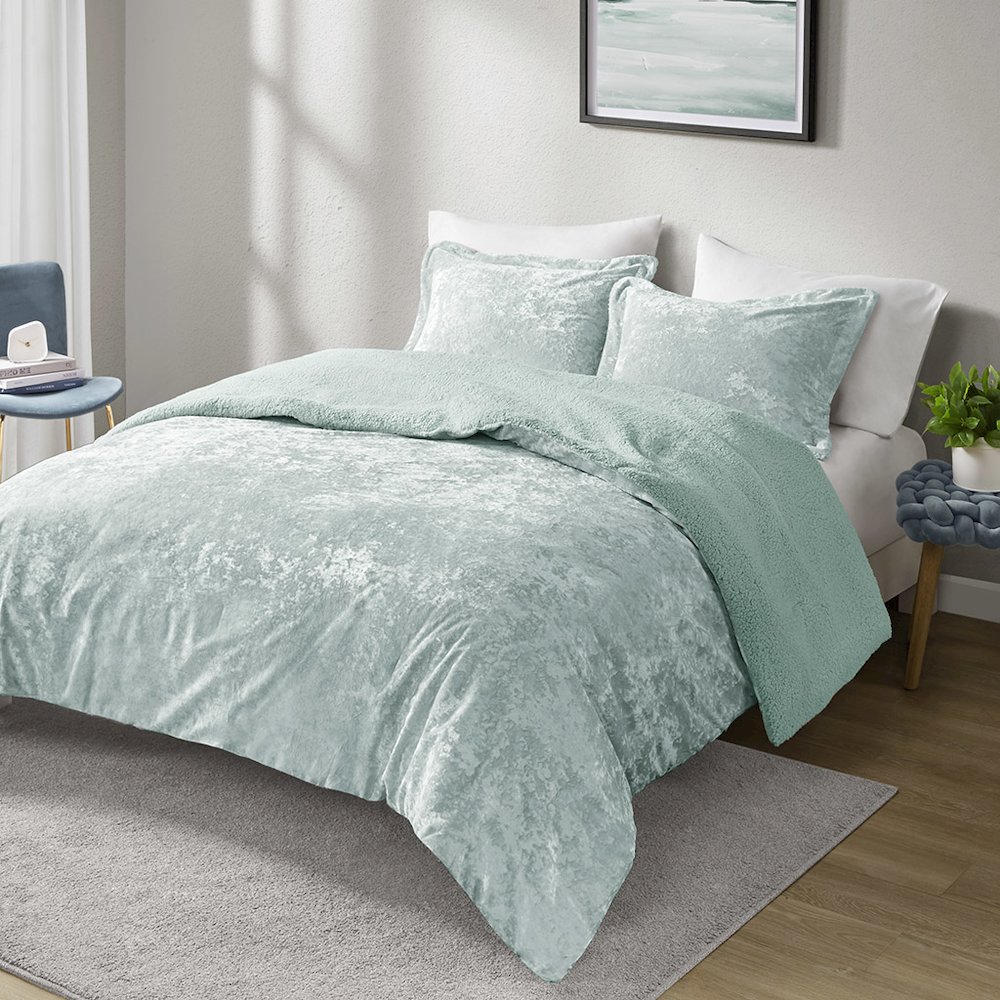 Crushed Velvet Sherpa Reversible Comforter Set. Picture 3