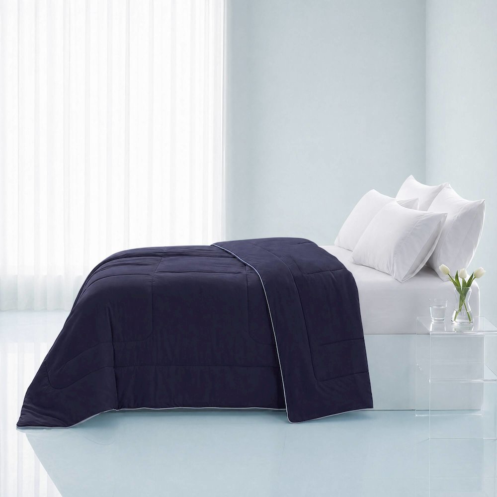 Cooling Lightweight Down Alternative Comforter. Picture 2