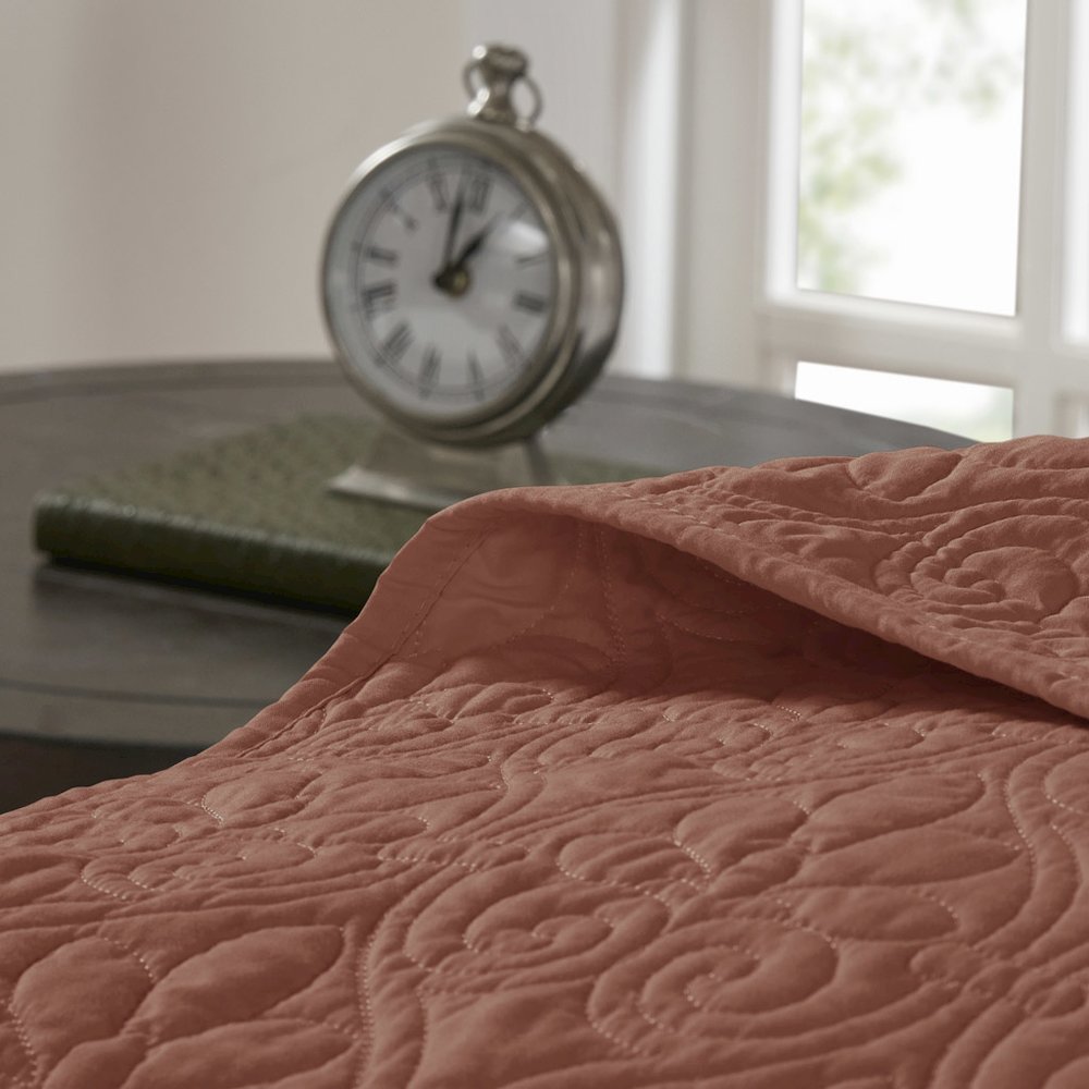 Quebec 3 Piece Reversible Quilt Set, Clay Red color. Picture 2