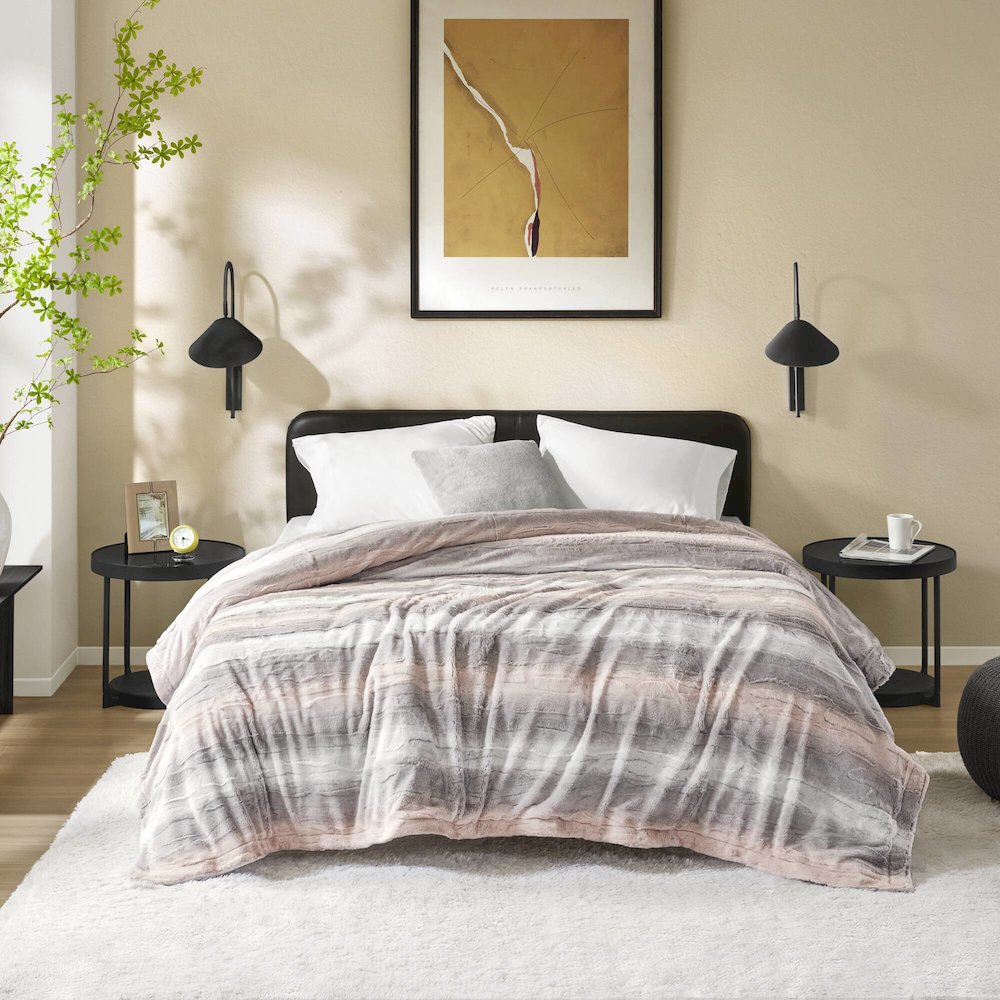 Zuri Faux Fur Blanket, Blush/Grey color. Picture 4