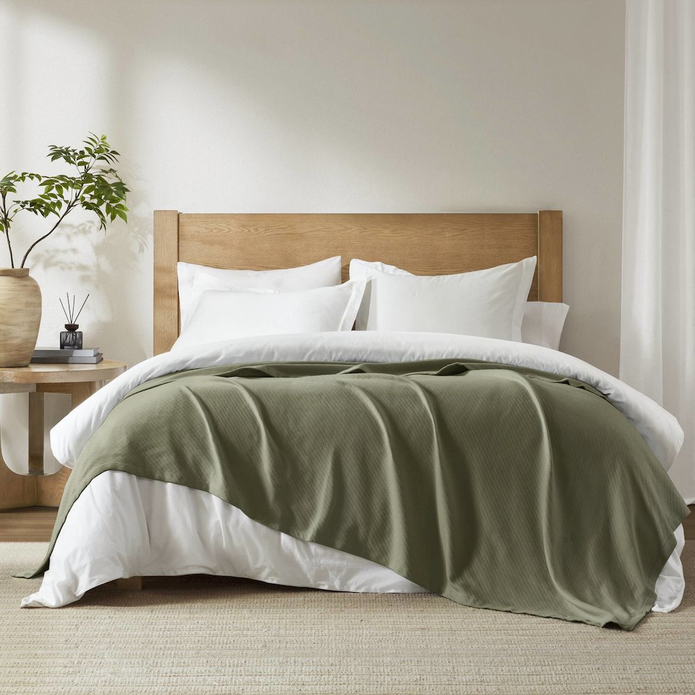 Liquid Cotton Blanket, Olive Green color. Picture 1