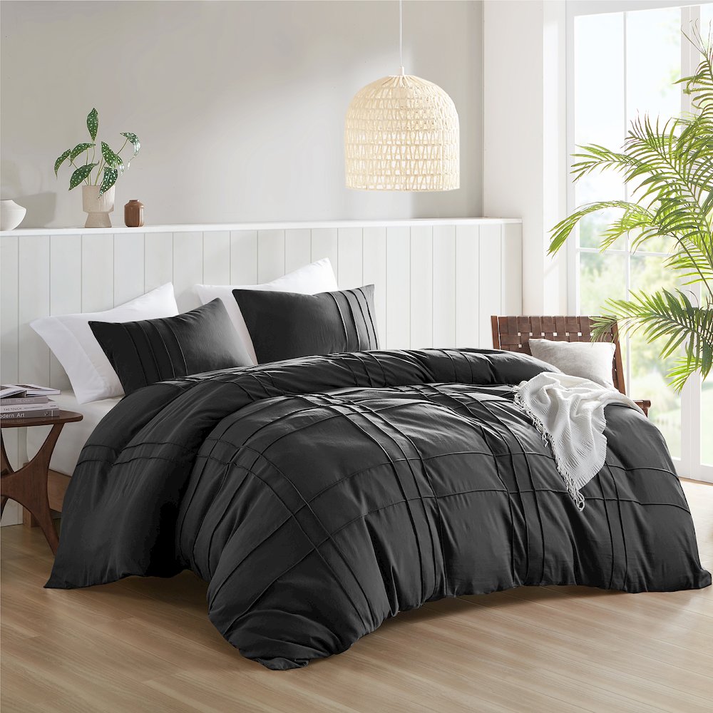 Porter Soft Washed Pleated Duvet Cover Set, Black color. Picture 3