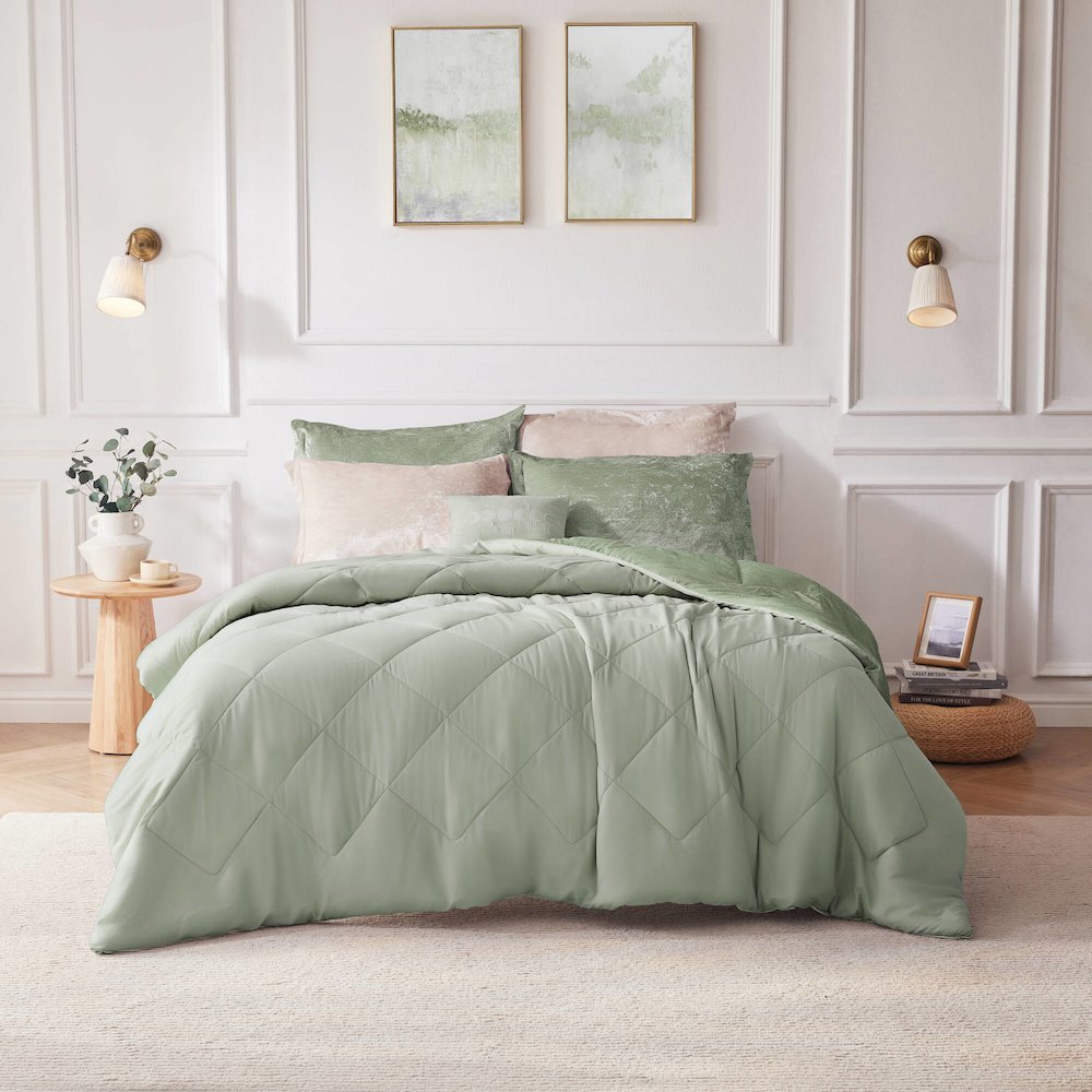 Felicia Velvet Comforter Set with Throw Pillow in Green Color. Picture 5