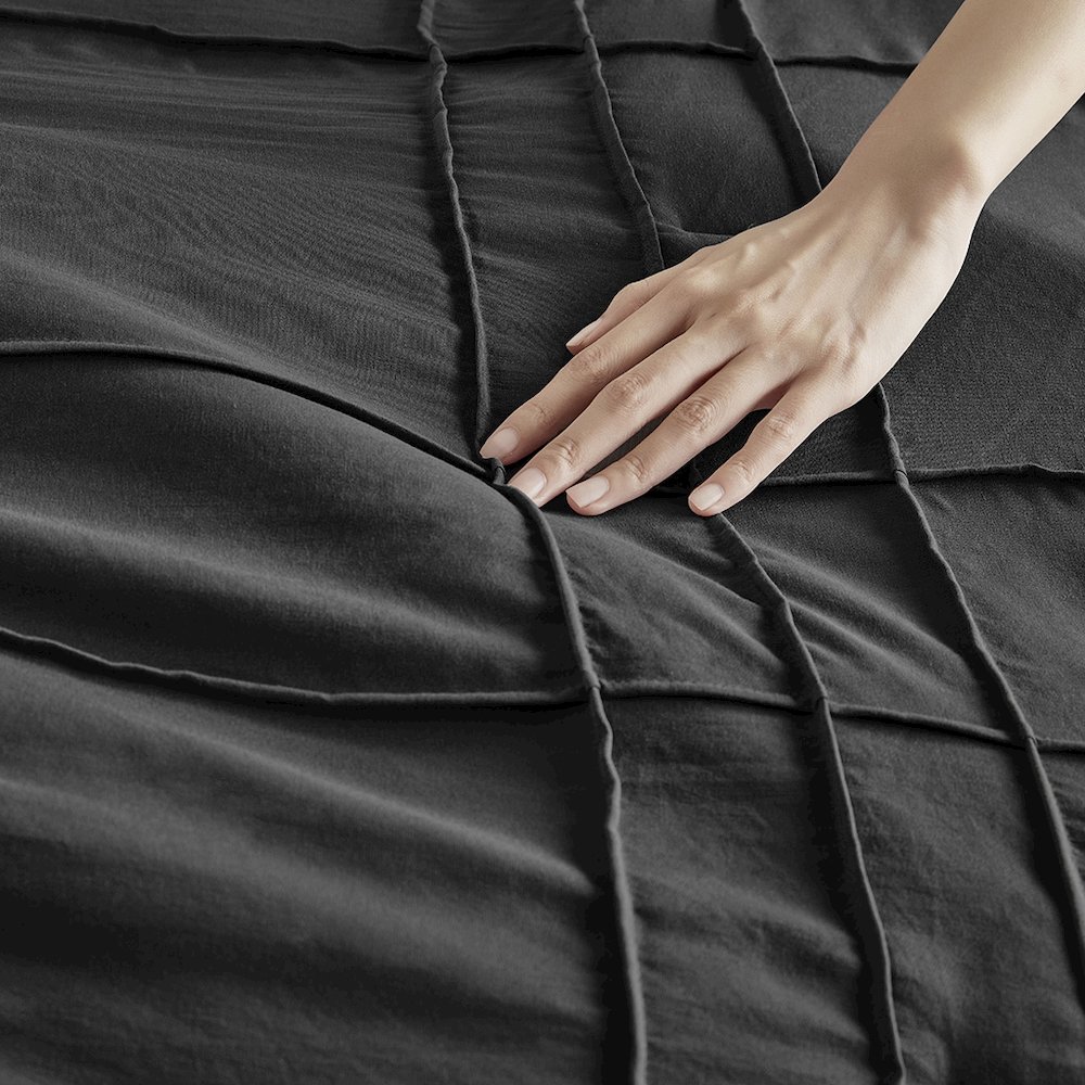 Porter Soft Washed Pleated Duvet Cover Set, Black color. Picture 4