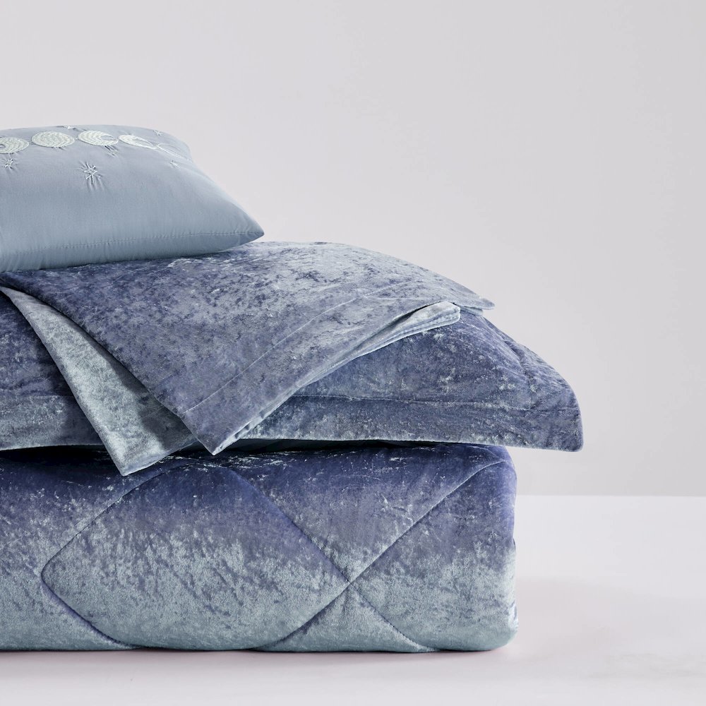 Velvet Duvet Cover Set with Throw Pillow. Picture 4